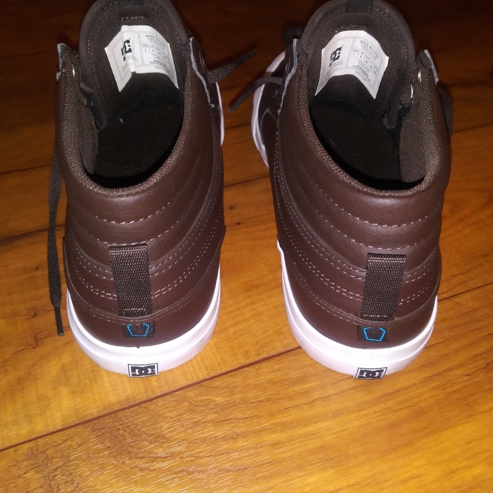 Shoes - Picture 8 of 9